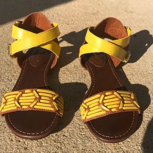 NWOT Yellow and Brown Breckelle’s Buckle Sandals